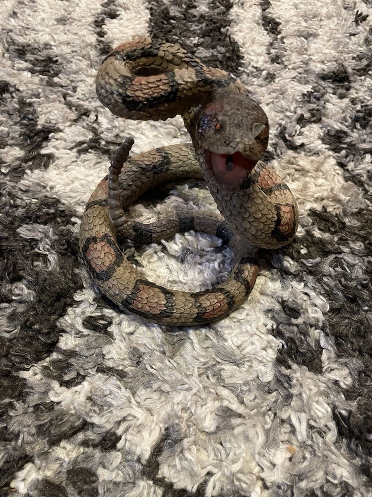 Realistic Coiled Rattlesnake Resin Figurine Home Office Statue Decor