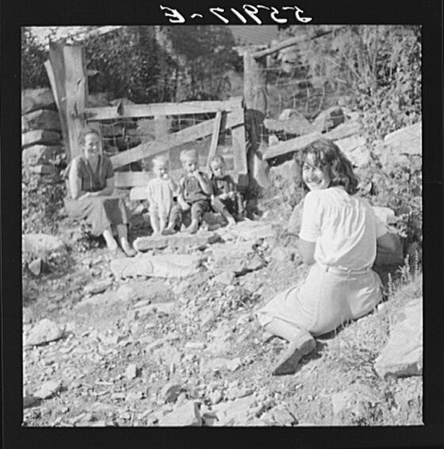 Photo:Stinking Creek Kentucky 1940s Farm Family with Children FSA Portrait