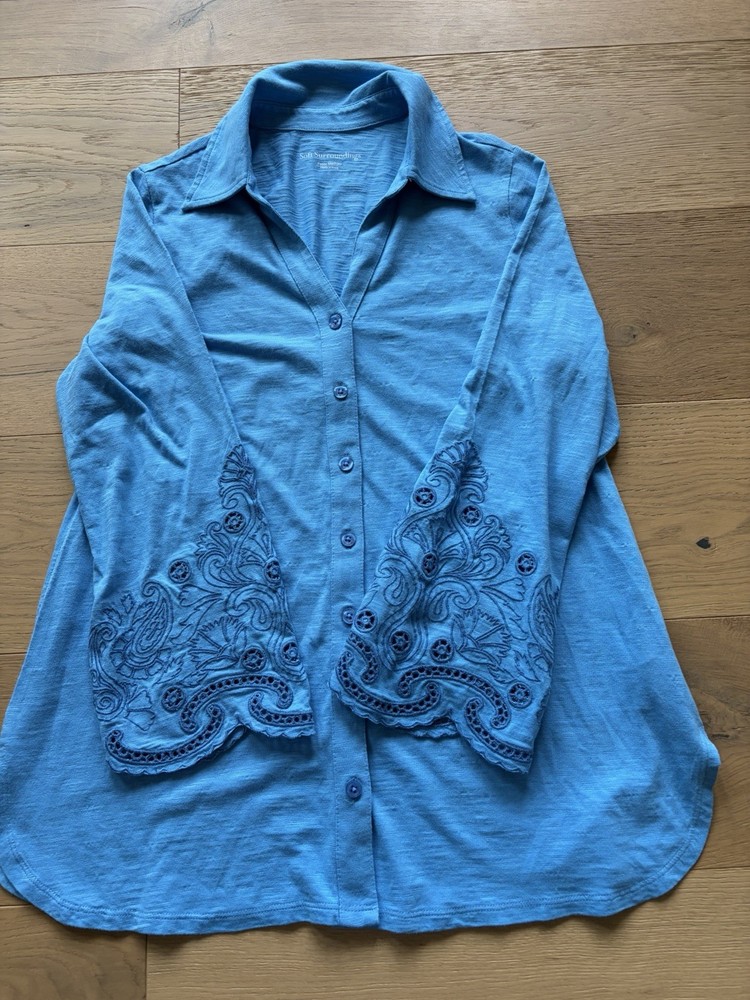 Women’s Shirt Soft Surroundings Embroidered Tunic Shirt Size Petite Medium Blue