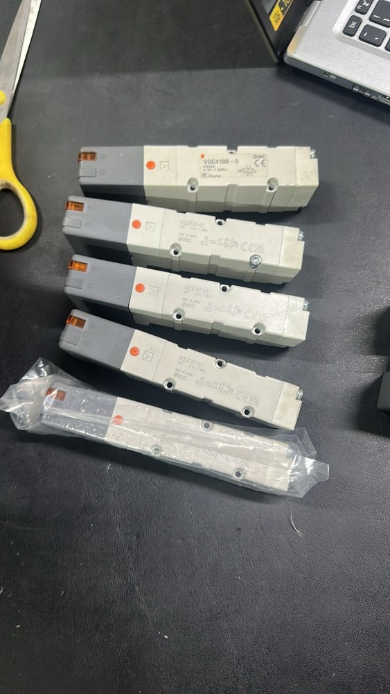 SMC VQC1400N-51 Double Solenoid Valve 5 Port