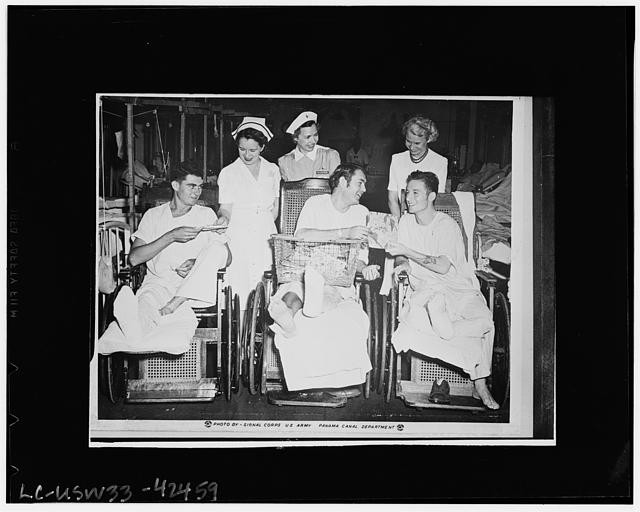Photo:Panama Canal Zone 1910s Nurses with Injured Men in Wheelchairs
