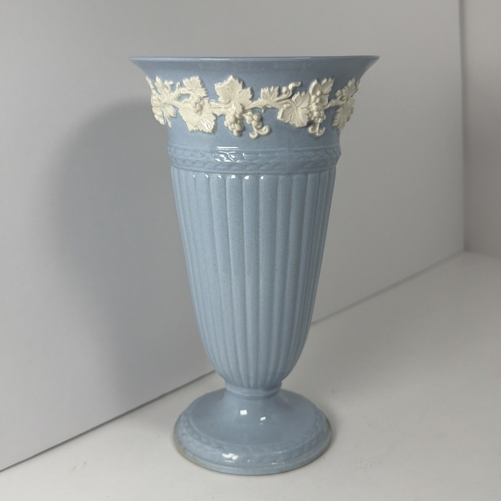 Wedgwood Vtg Embossed Etruria Barlaston Queensware 6.5