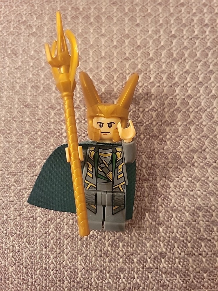 LEGO LOKI Minifigure Marvel Super Heroes Avengers