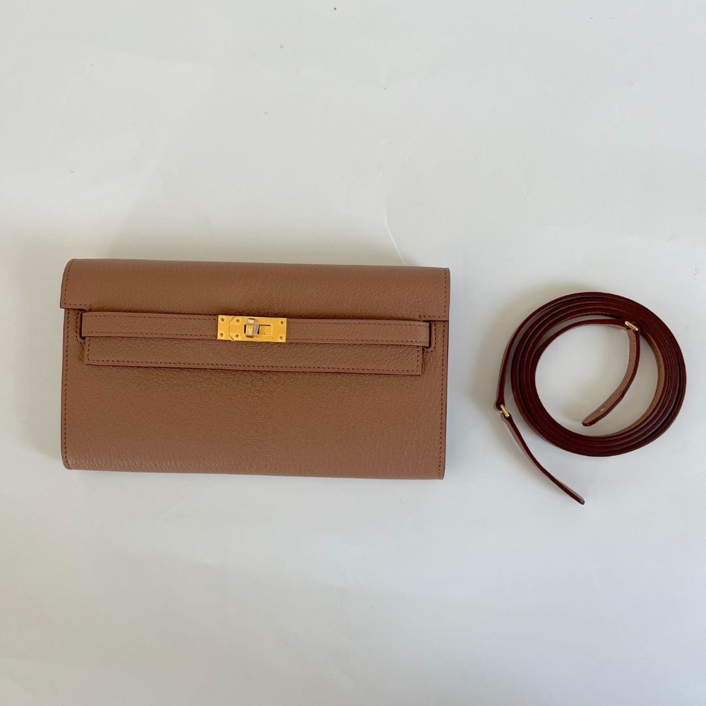 Hermès Kelly to Go Wallet in Chèvre Mysore Leather with Gold Hardware
