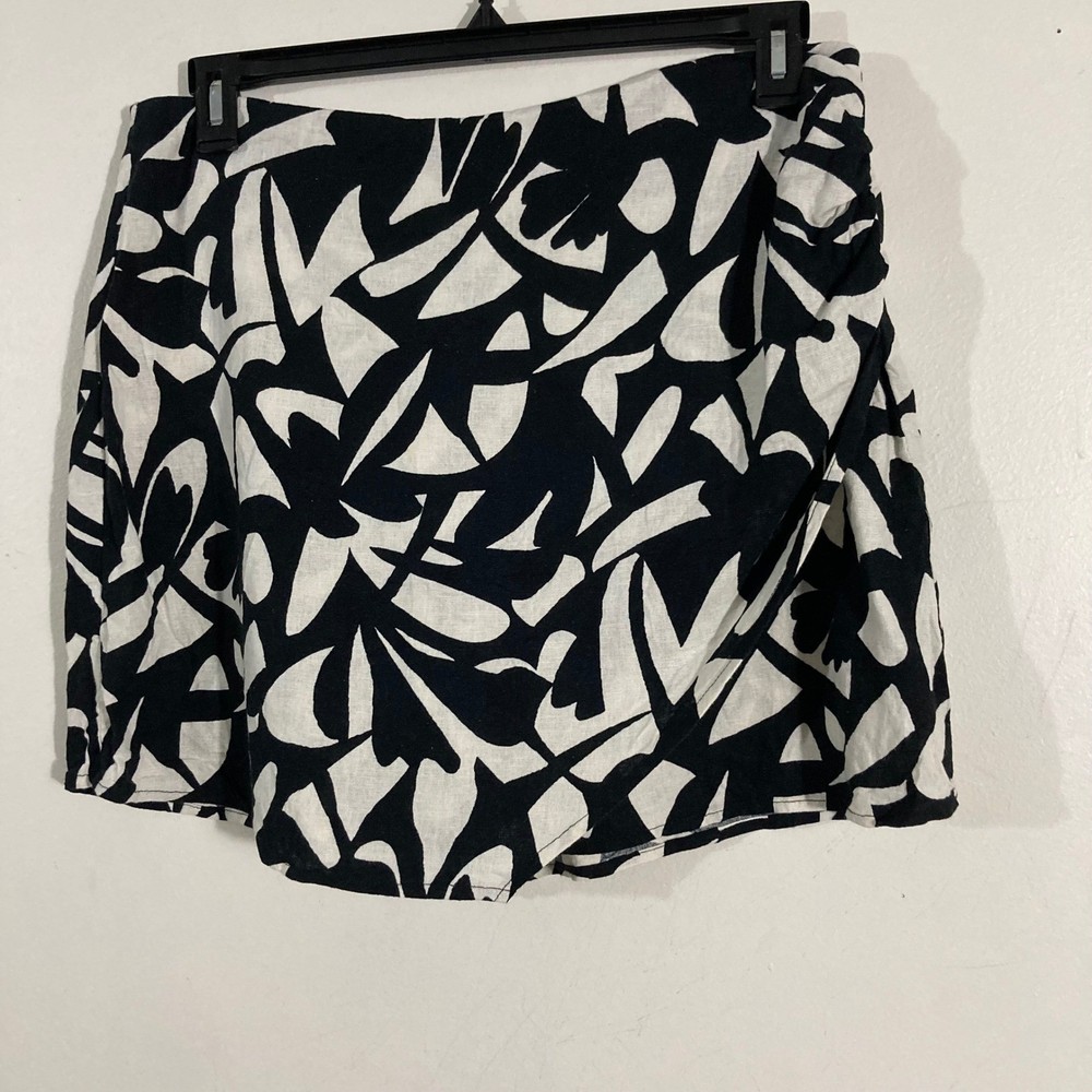 A New Day Abstract Graphic Wrap Skort Womens 12 Black White Linen Blend-image