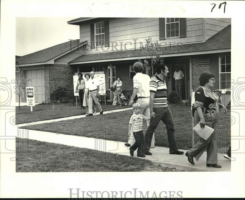 1978 Press Photo Visitors to the Parade of Homes, Belle Terre in Kenner