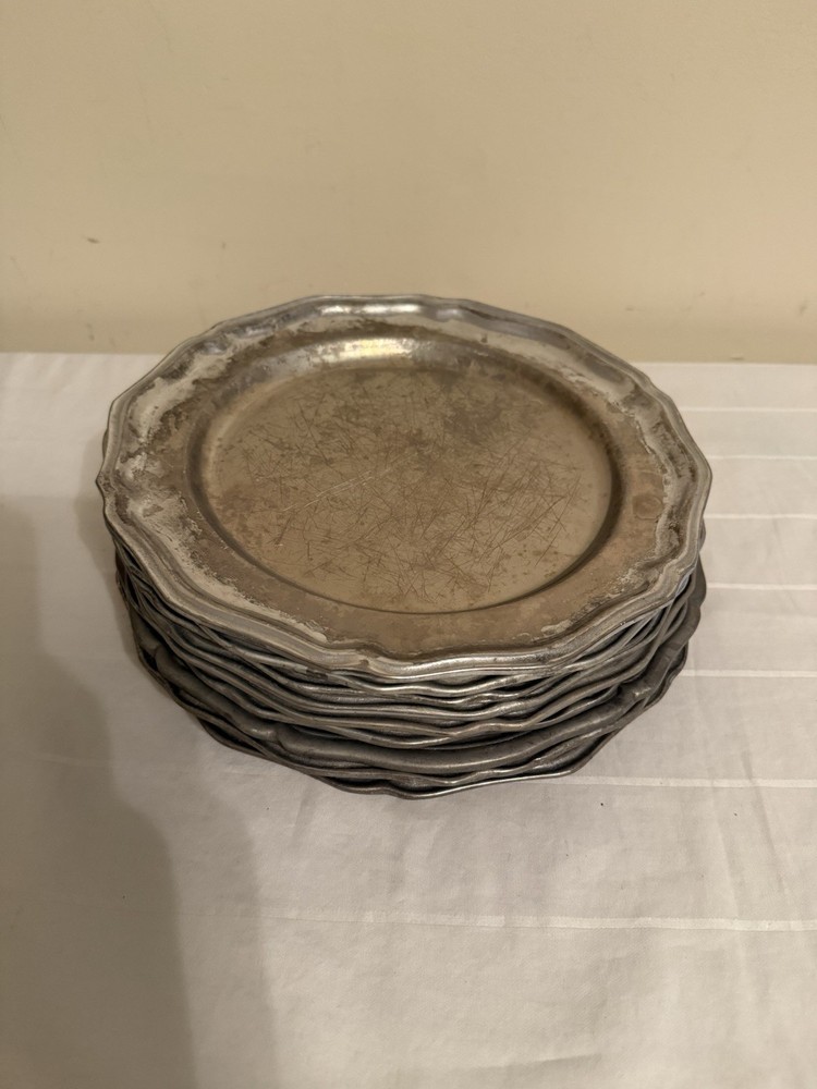 Set of 9 Vintage Wilton Armetale Pewter Queen Anne 10.5” Scalloped Dinner Plates