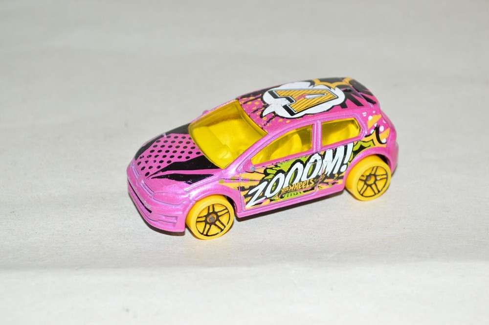 diecast metal 1:64 scale toy car Hot Wheels Volkswagen Golf MK7 PINK/YELLOW