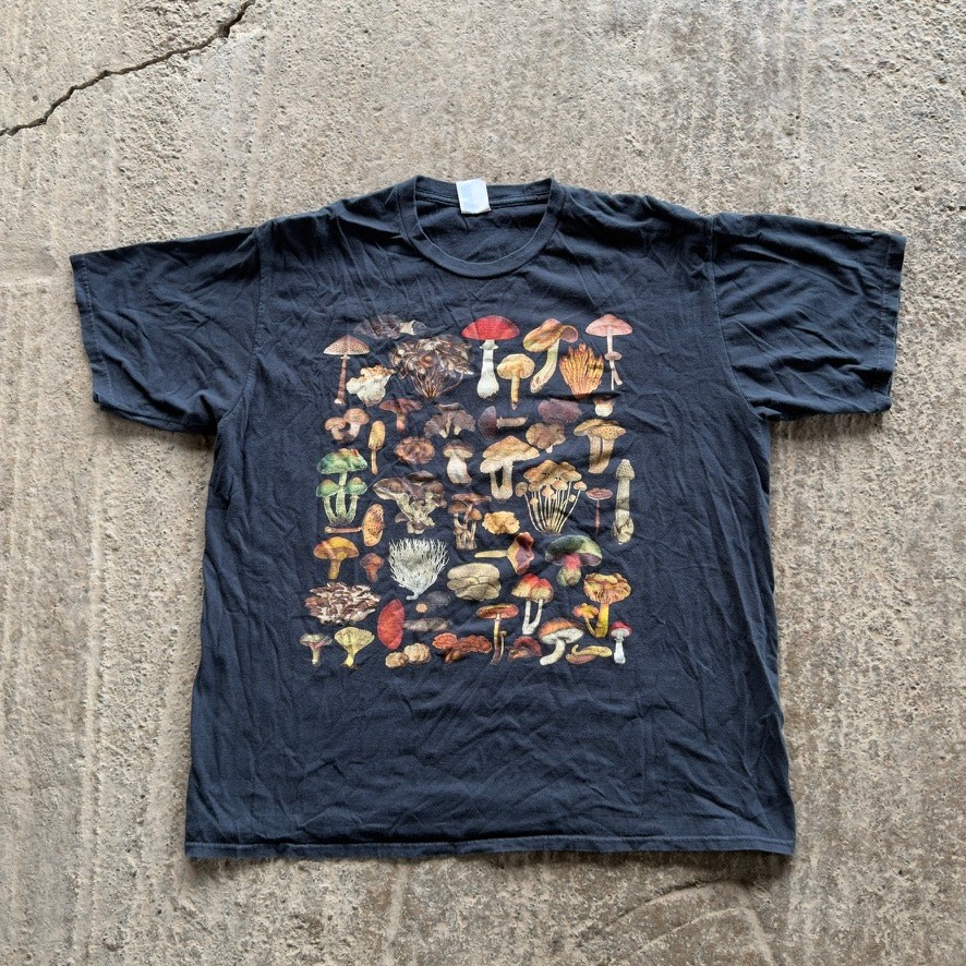 Vintage Y2K Mushrooms Graphic T-Shirt Nature Plants Science Shrooms Mens Xl