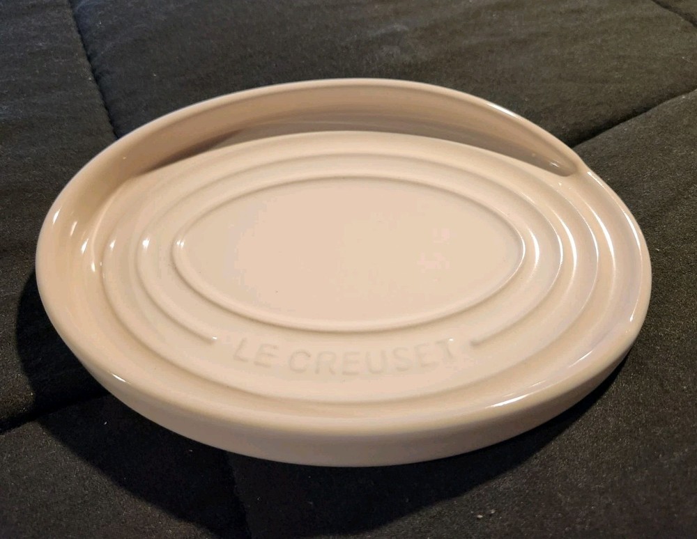 Le Creuset Stoneware Oval Spoon Rest Meringue   NEW