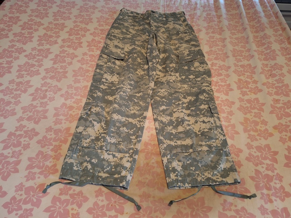 U.S. Army ACU Camouflage Pattern Combat Trousers Size X-Small-X-Short Used