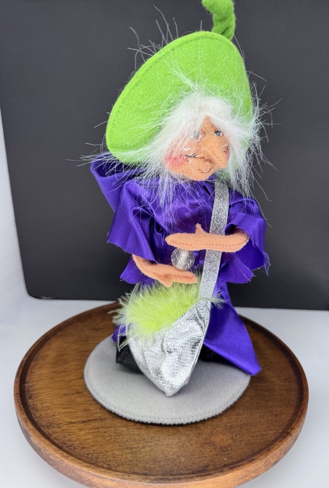 Annalee Retired Rare Halloween Witch W/Crystal Ball 2009  Green Hat Purple Dress