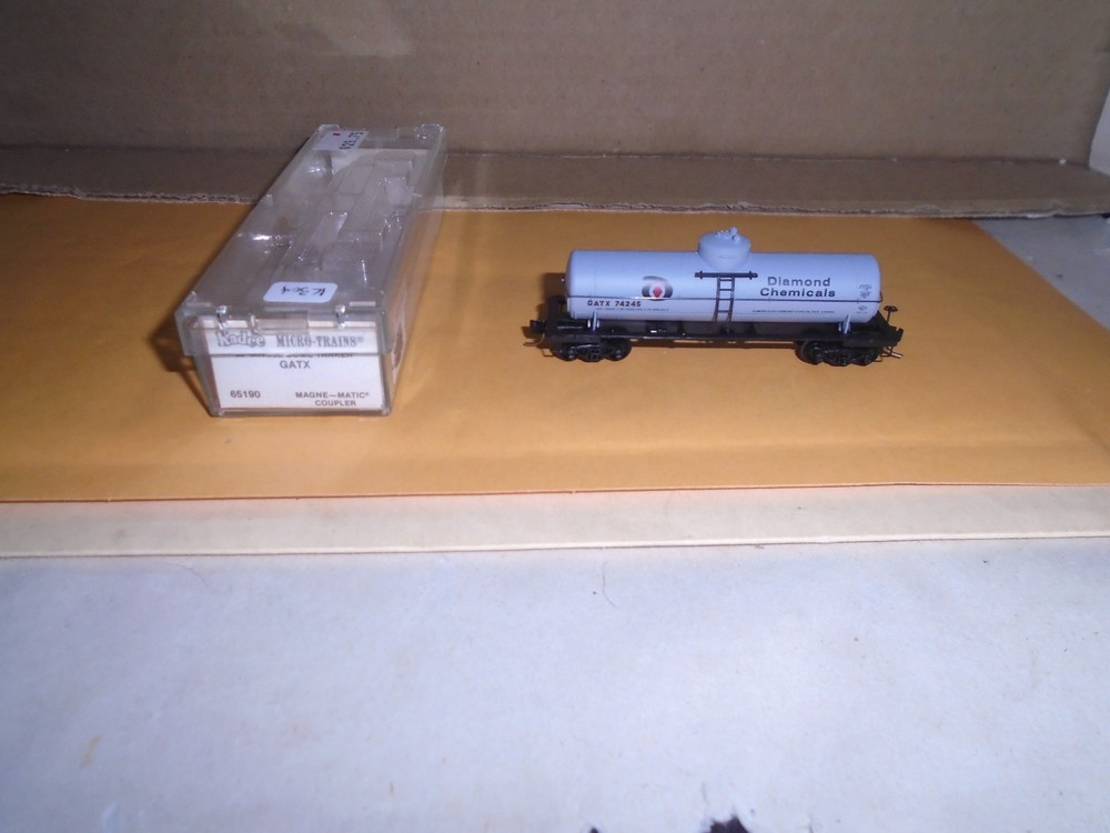 Micro Trains #65190 39' Single Dome Tank Car - Diamond Chemicals #Gatx 74245 N