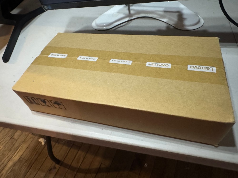lenovo thinkpad pro docking station 40ah0135us new in box has not been opened