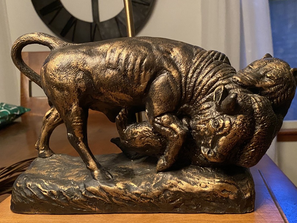 Bear Attacking Buffalo Figurine Lamp! Wildlife Outdoors