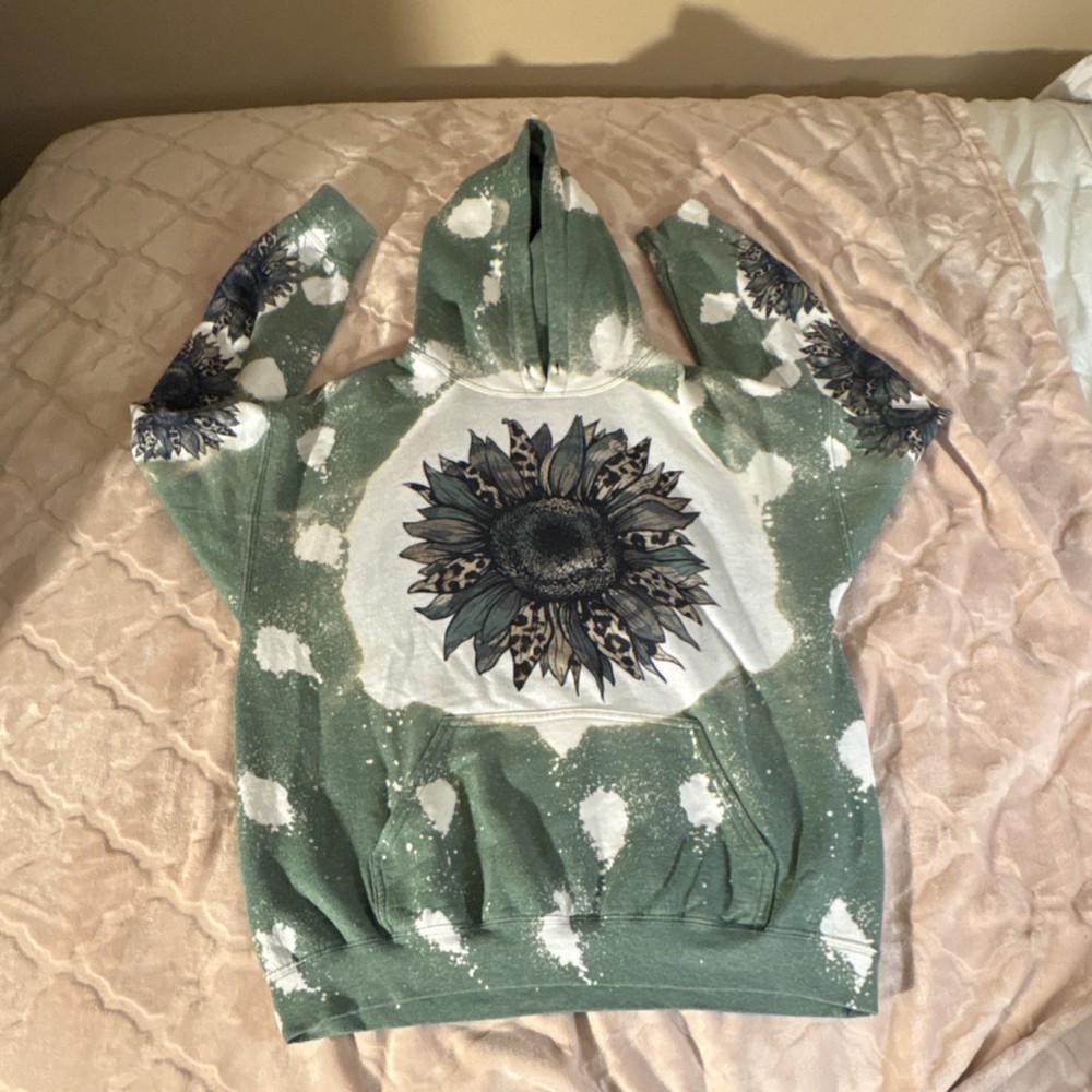 Gildan Women's Green White Splatter Floral Pullover Hoodie Graphic Crew Neck M