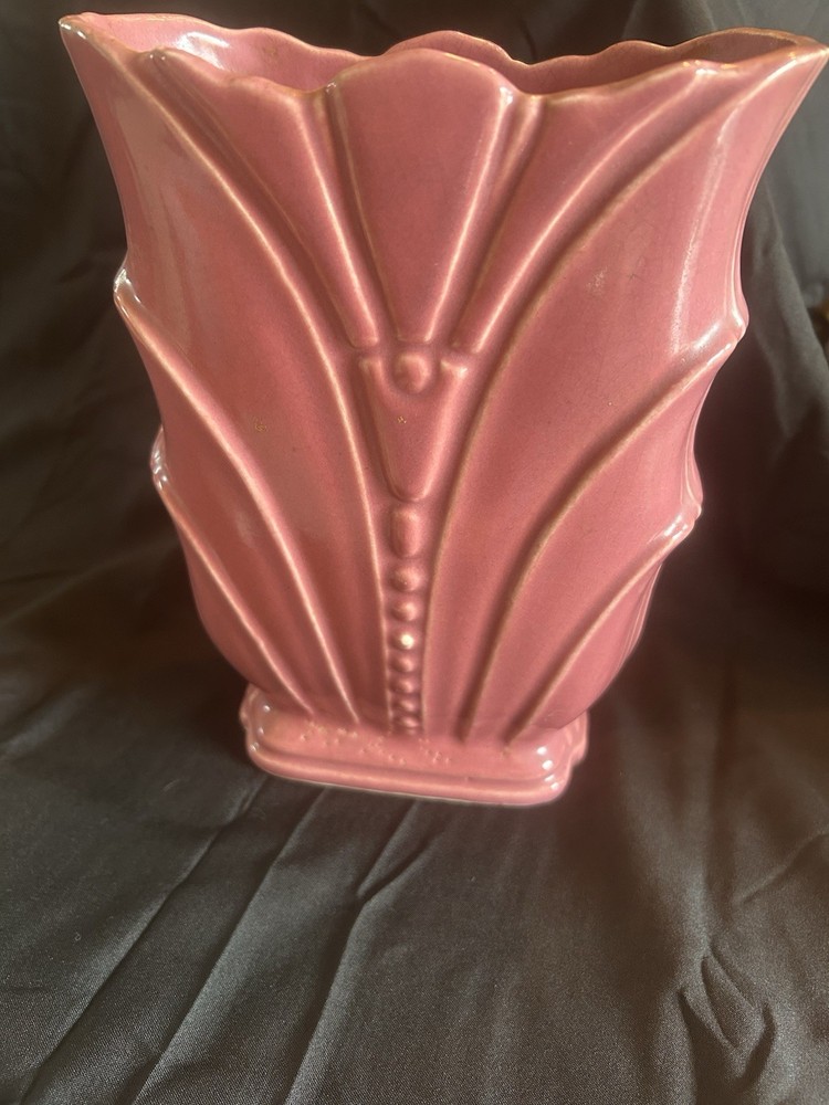 Vintage Shawnee Pottery Art Deco Beaded Fan Vase USA 551