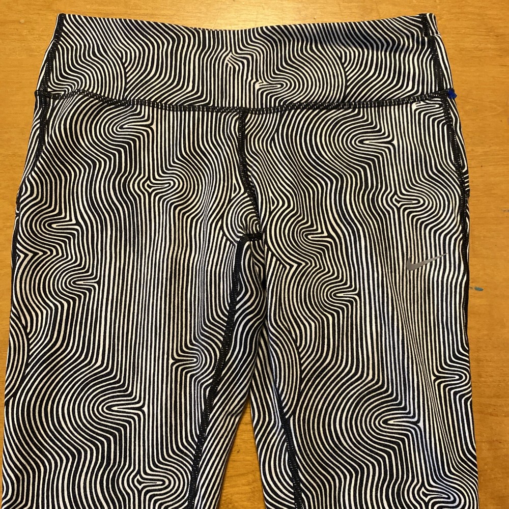 Women’s Nike Dri Fit Zen Epic Run Crop Running Tights Size Medium 719811-010