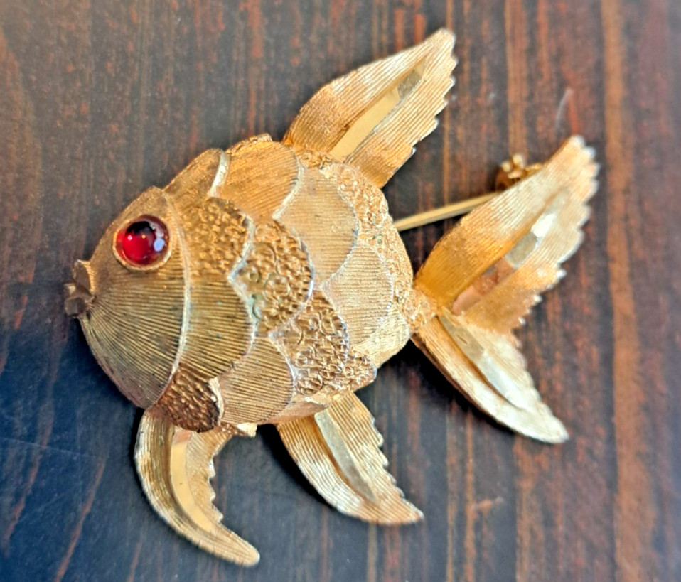 Vintage Angel Fish Brooch Pin Signed BSK Gold Tone Red Rhinestone Eyes 1.5