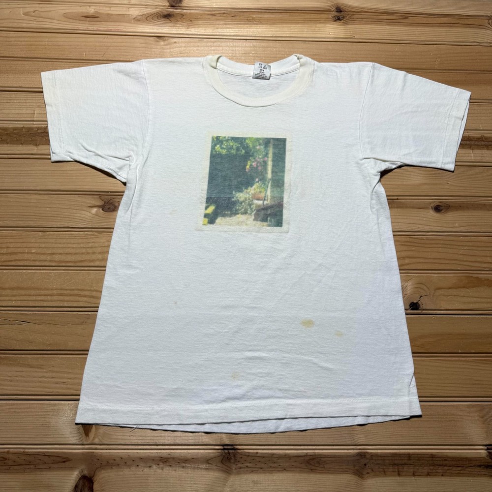Vintage 90s Flowers On The Windowsill Abstract Art Print T-Shirt - Medium