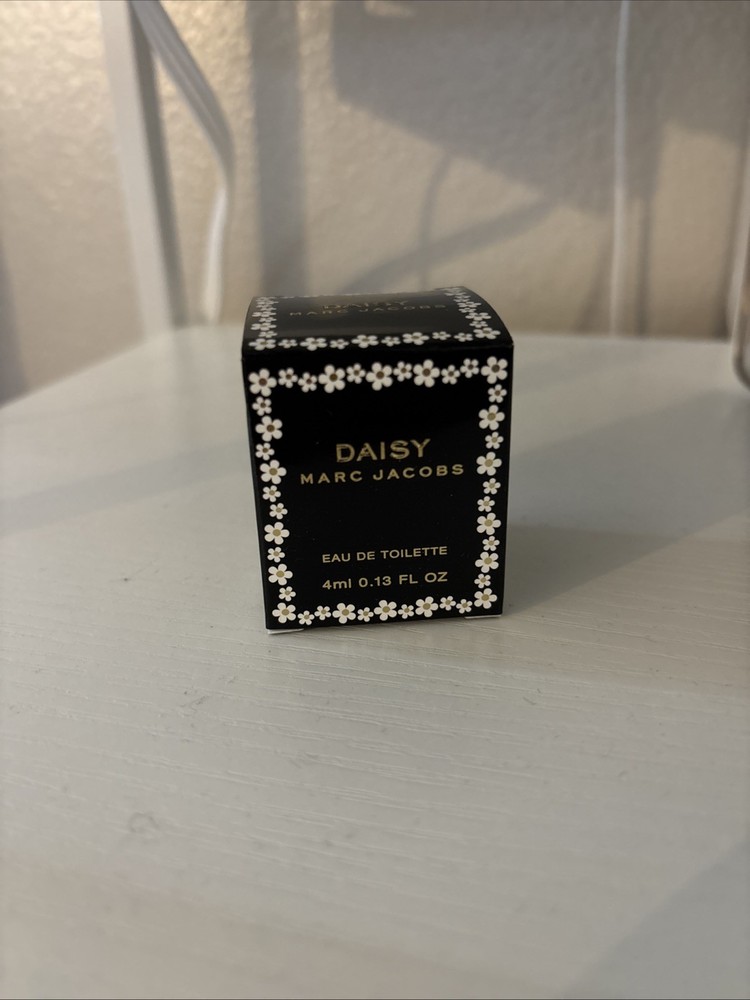 Marc Jacobs DAISY Women Perfume 0.13oz-4ml EDT Splash MINI Travel Size (C80