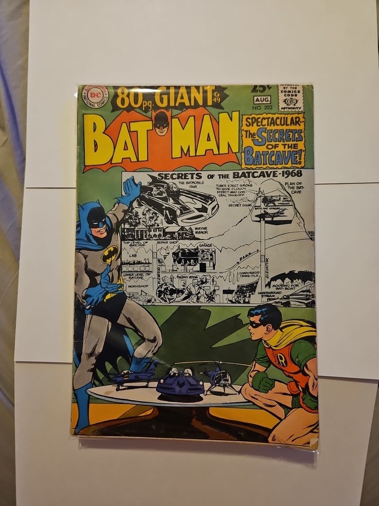 BATMAN #203 (1968) Neil Adams Cover 80 Page Giant Secrets Of Batcave