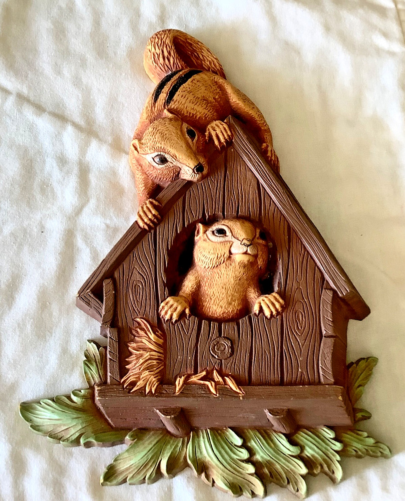 1970’s Homco Dart Wall Hanging Art Decor Chipmunks Birdhouse 11 1/8” Tall