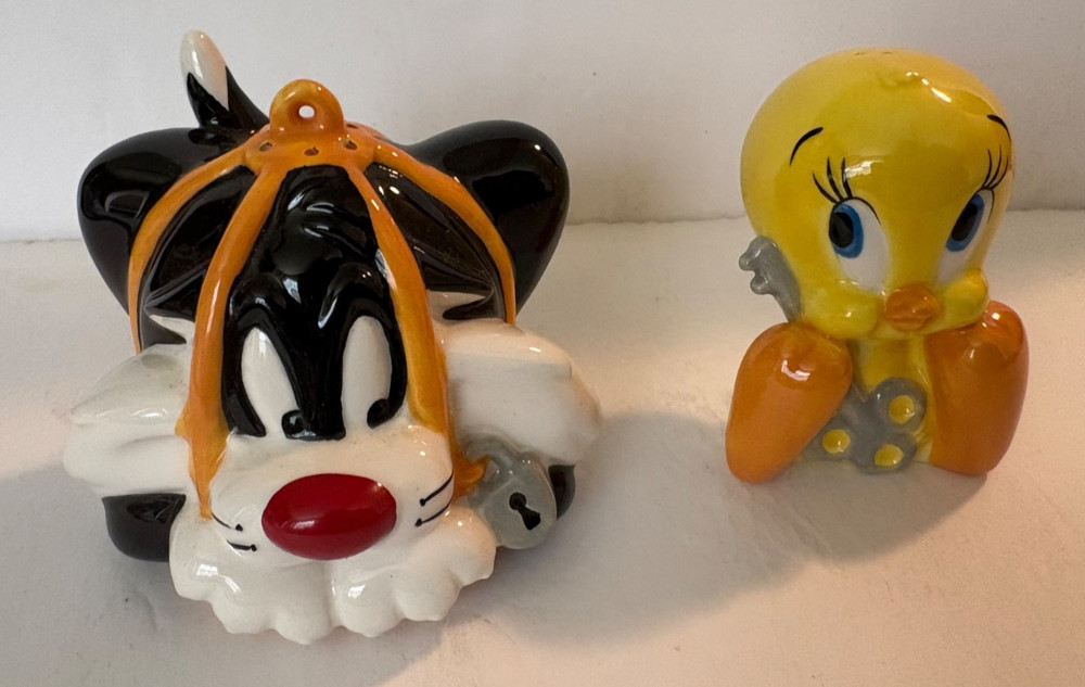 Looney Tunes Tweety Bird and Sylvester Salt and Pepper Shakers 1990's Unused