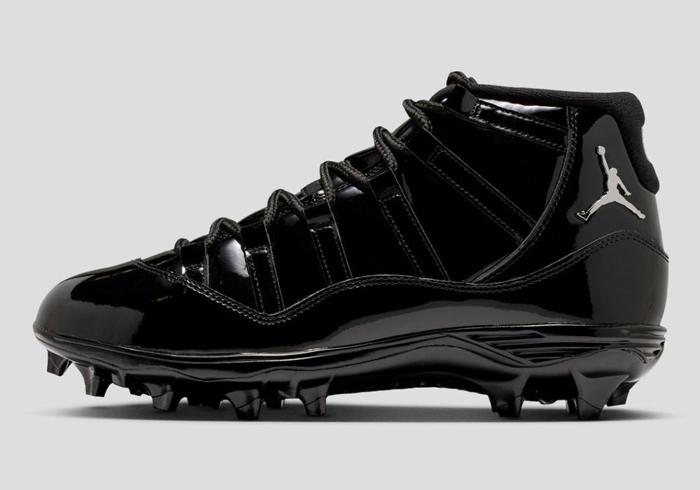 Jordan 11 Mid TD Cleat Black Patent Size 13  HM7324-001  NWB