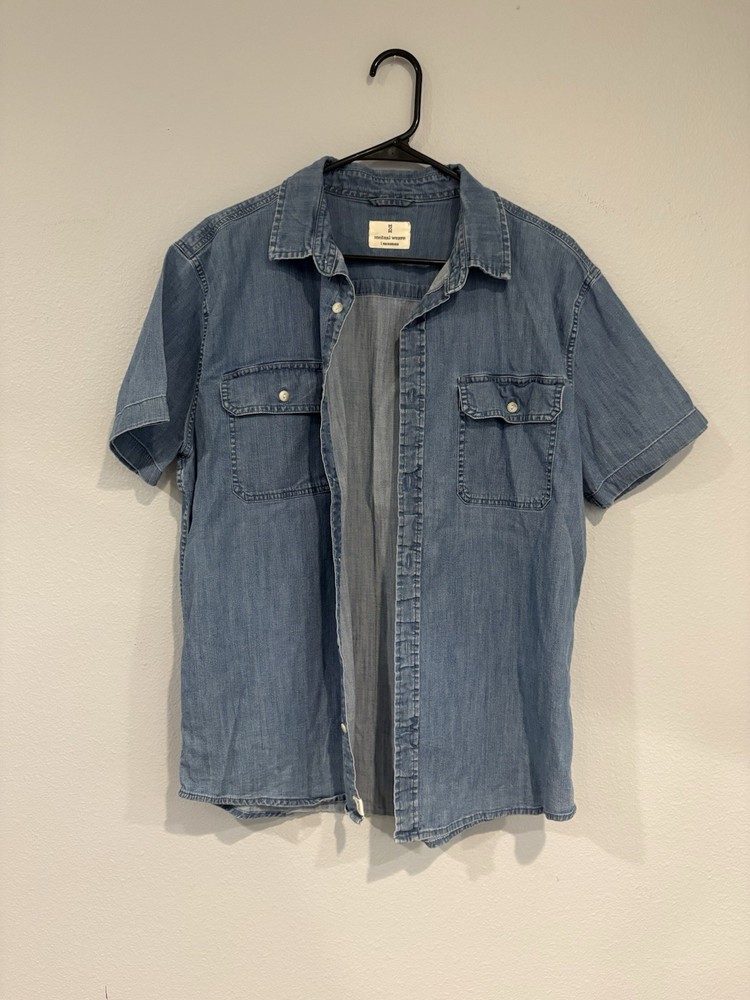 Mutual Weave women's Blue Denim Chambray Short Sleeve Button-Up Shirt L