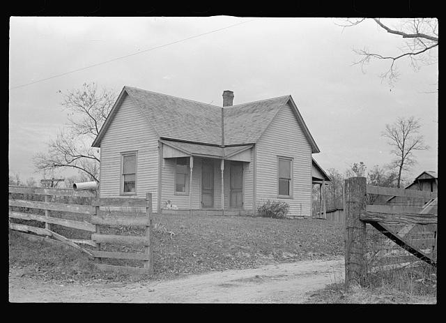 Photo:1930s Rural Farmhouse Wooden Fence House Front Porch