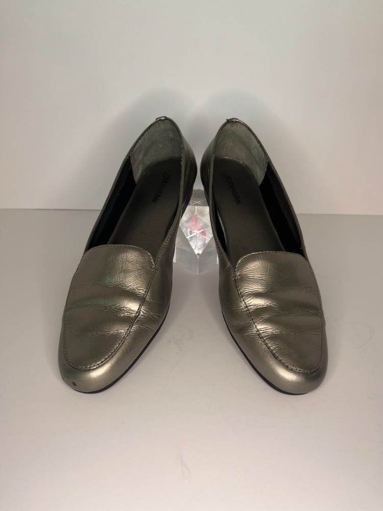 St John's Bay Womens slip on leather upper loafers 7.5 M comfort shoes Pewter