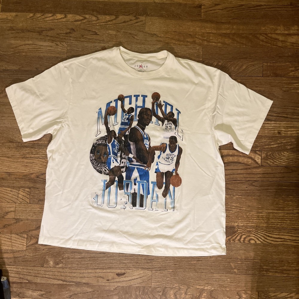 Jordan Flight Essentials Graphic Tee in a sail colorway Size XL