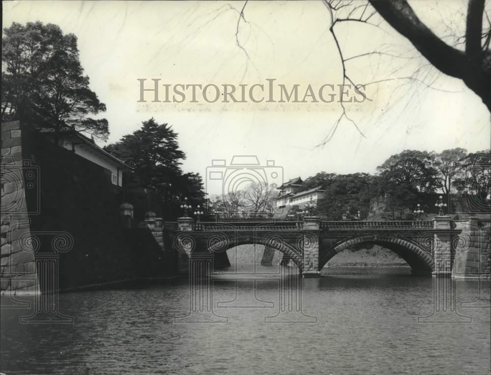 1960 Press Photo Double Bridge at the Imperial Palace in Tokyo, Japan