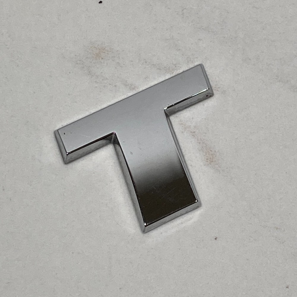 2009-2014 Volkswagen Routan SE Emblem Letter 'T' Rear Tailgate Chrome