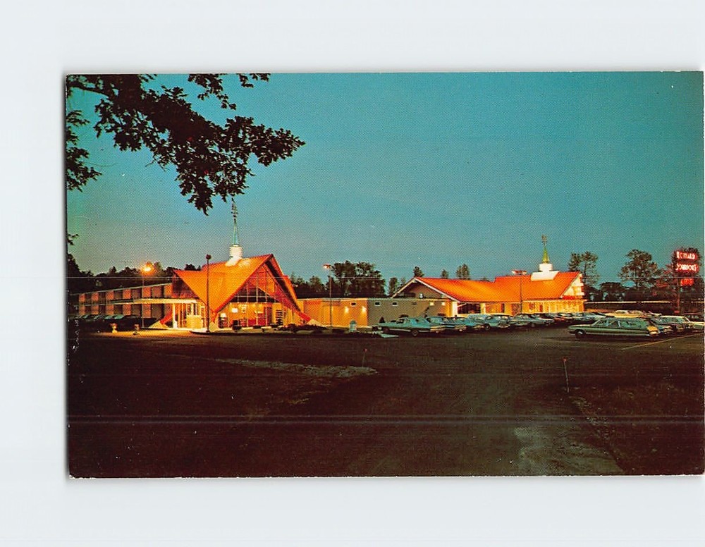 Postcard Howard Johnson's Motor Lodge and Restaurant Plattsburgh New York USA