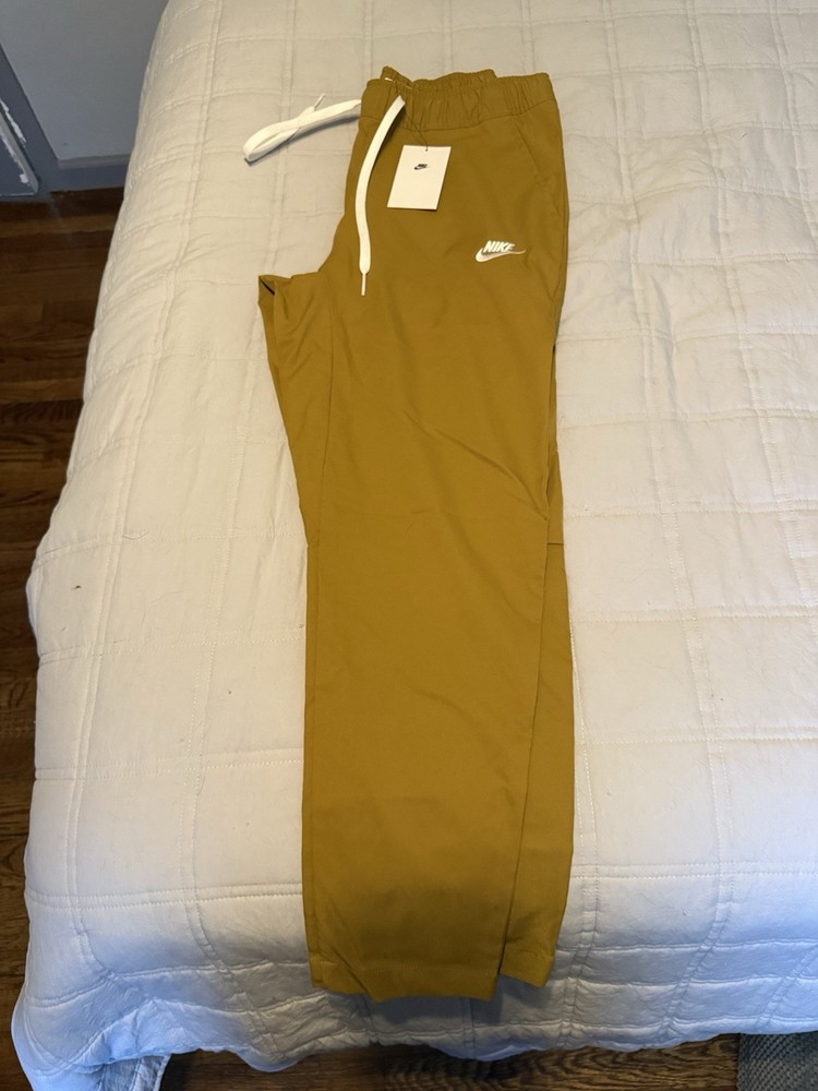 Brand New Nike Men’s Standard Fit Taper Leg Pants Beige Joggers - Size S