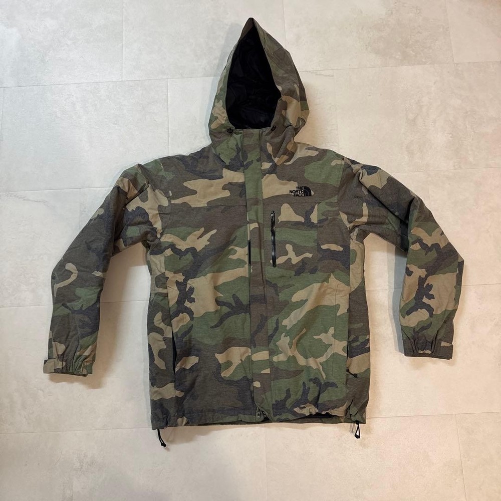 THE NORTH FACE Men's Camouflage Hooded Puffer Jacket Used