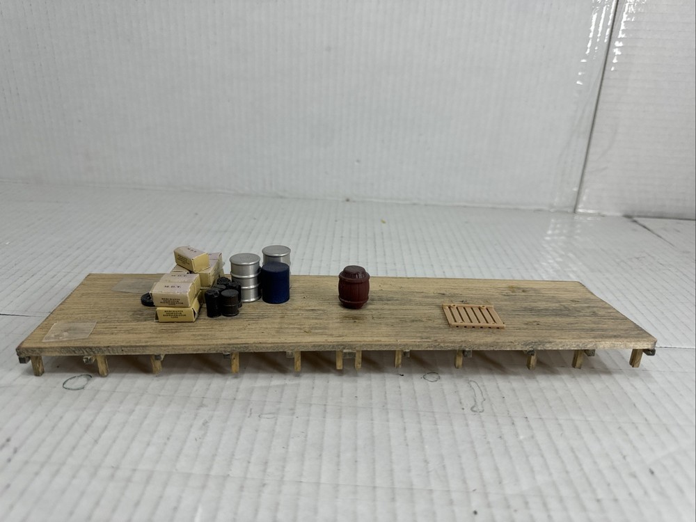 O Gauge Wood Platform With Barrels For Lionel / Marx Train, Set Scenery