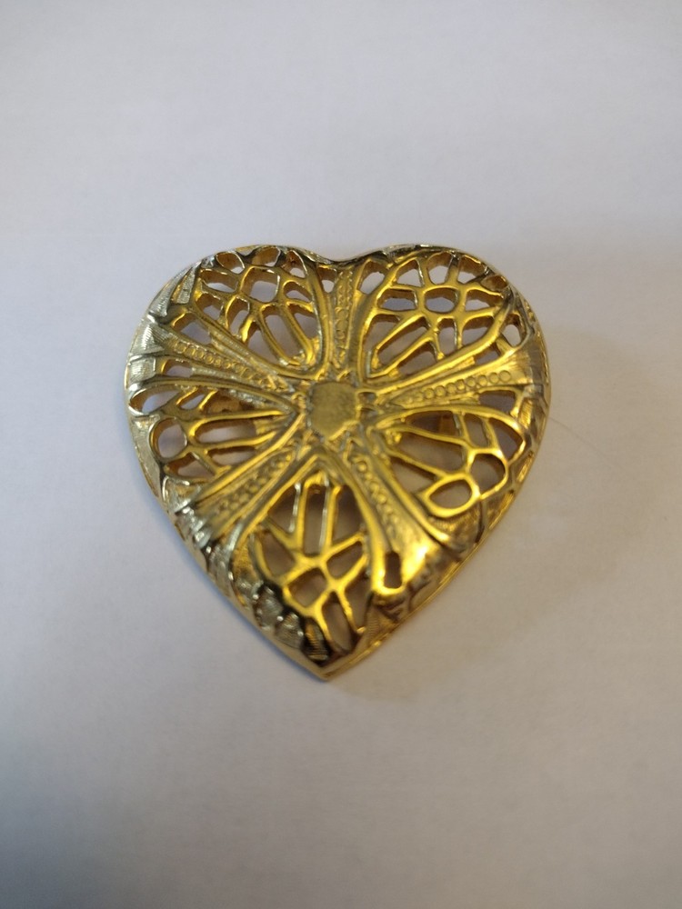 Vintage Gold Tone Filigree Heart Brooch Openwork Lace Ornate Romantic Retro Pin