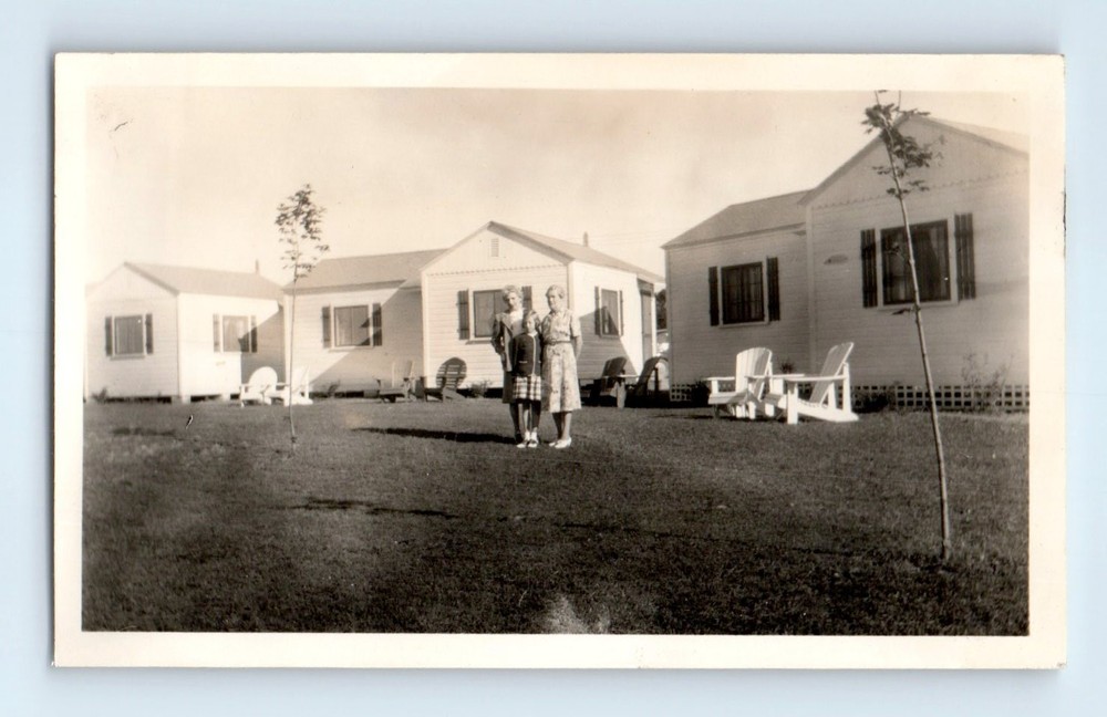 Old Vintage Photo WOMEN GIRL IN FRONT YARD BY HOUSE FOUND SNAPSHOT 1950S