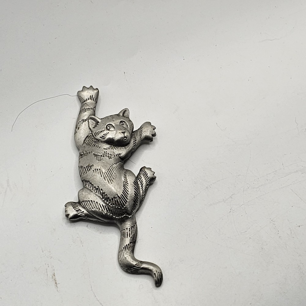 Vtg 1988 Cat Pin Brooch Signed JJ Pewter Climbing Kitten Funny Kitty Silver Tone