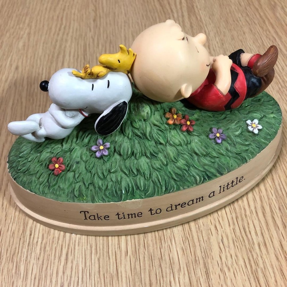 Hallmark 2012 Snoopy Charlie Brown Woodstock Figurine Dreaming Theme New