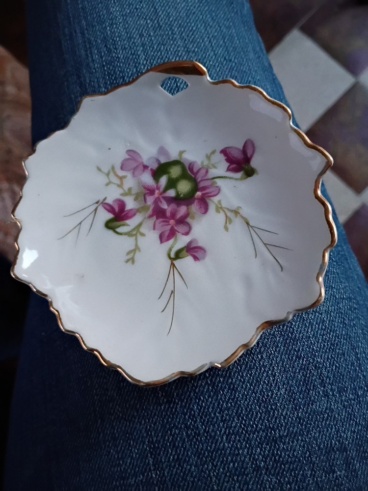 Trinket Dish Gold Trim Japan Hand Painted Leaf Shape Candy Dish Plate 4”. VTG