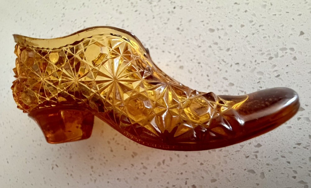 Vintage Amber Glass Slipper Shoe Daisy & Button Pattern 5” Collectible Figurine
