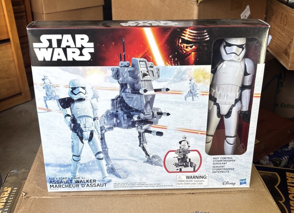 Star Wars The Force Awakens 12-Inch Assault Walker with Stormtrooper Action Figure