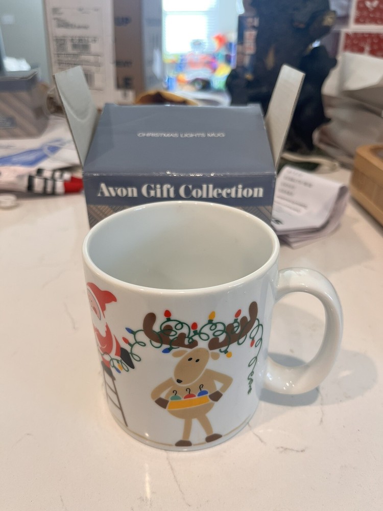 Taza de café vintage de Navidad - Avon con Santa Claus y renos de 1985
