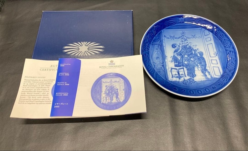 Royal Copenhagen Year Plate 2000 Unused with Box Damage Collectible Ceramics