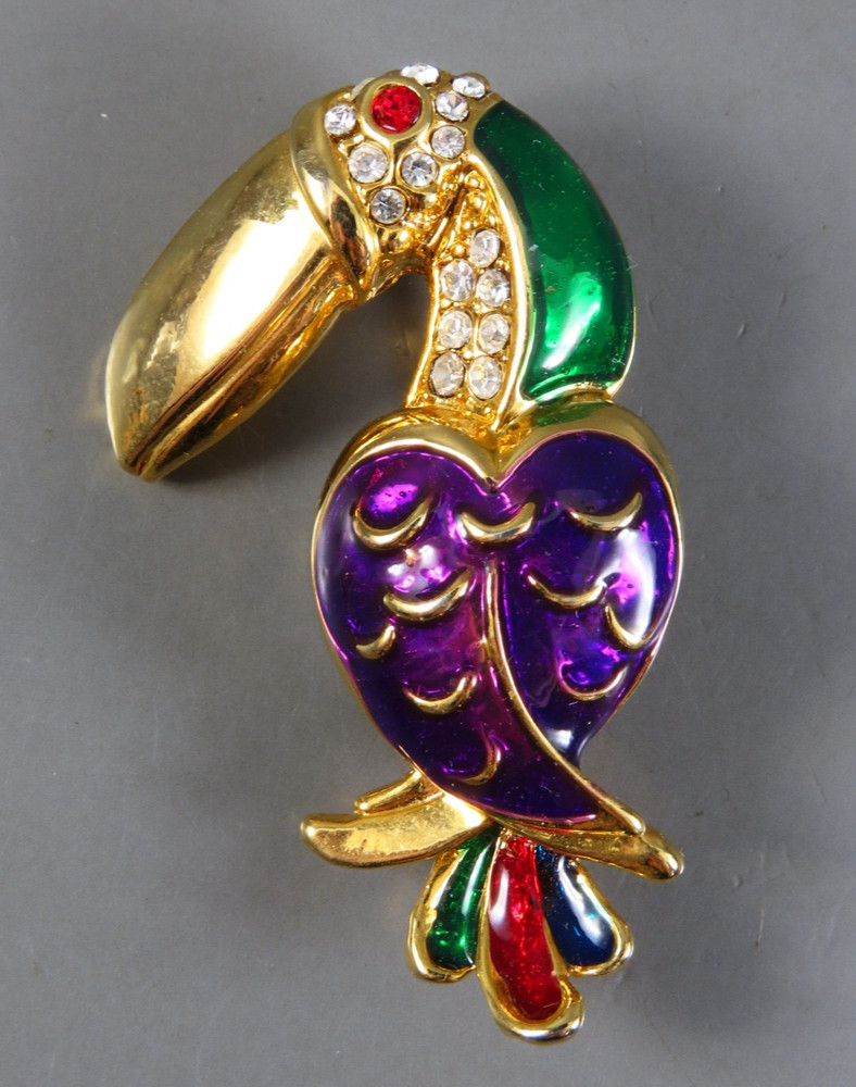 Vintage GOLD TONE BROOCH PIN Toucan Bird on Branch ENAMEL & RHINESTONES Trembler