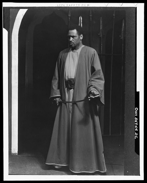 Photo:Paul Robeson Othello Broadway 1943-44 Theatre Guild Scene